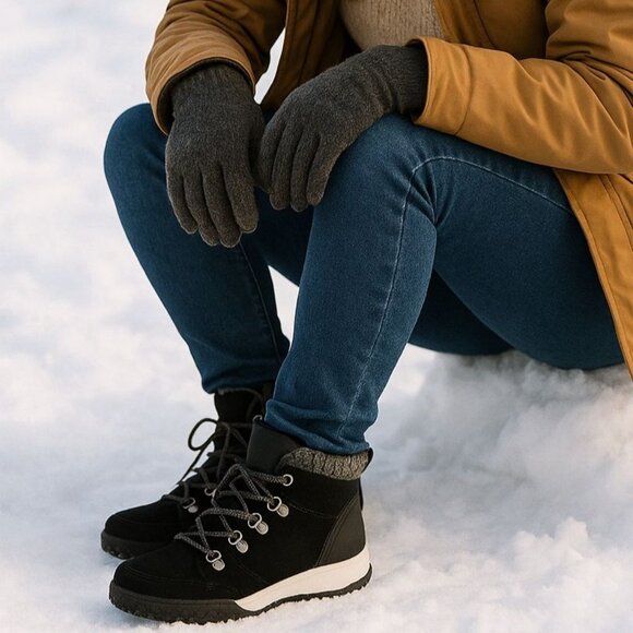 Weatherproof 9 Boots Ruby Outdoor Suede Leather Chunky Winter Lug Snow Shoes - Picture 1 of 14